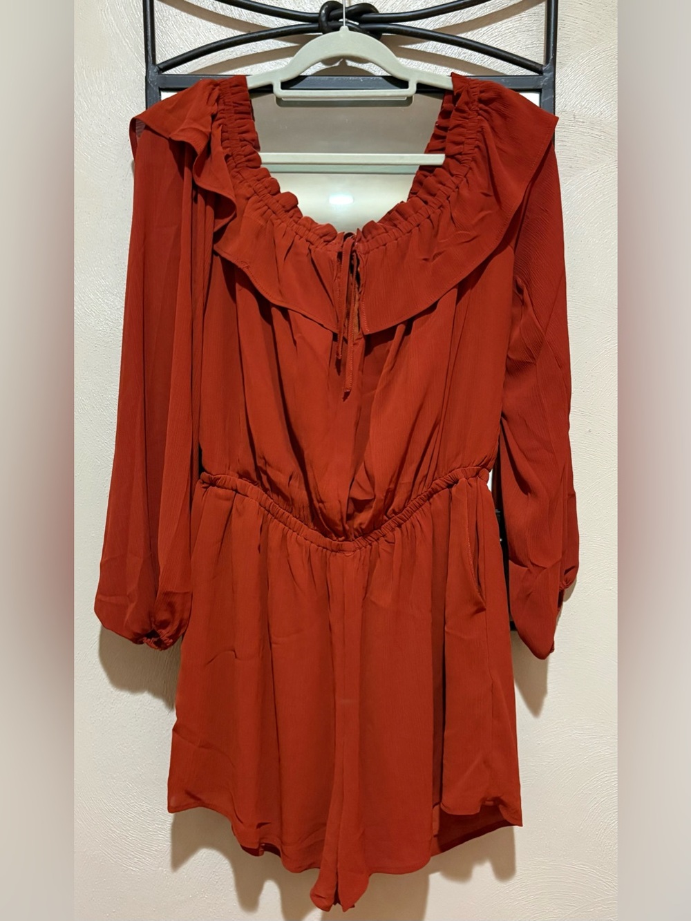 NWT Main Strip Burnt Orange Off-Shoulder Ruffle-Neck Long Sleeve Romper Size L
